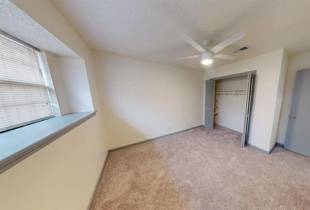 Photo of 129 White Oak Drive