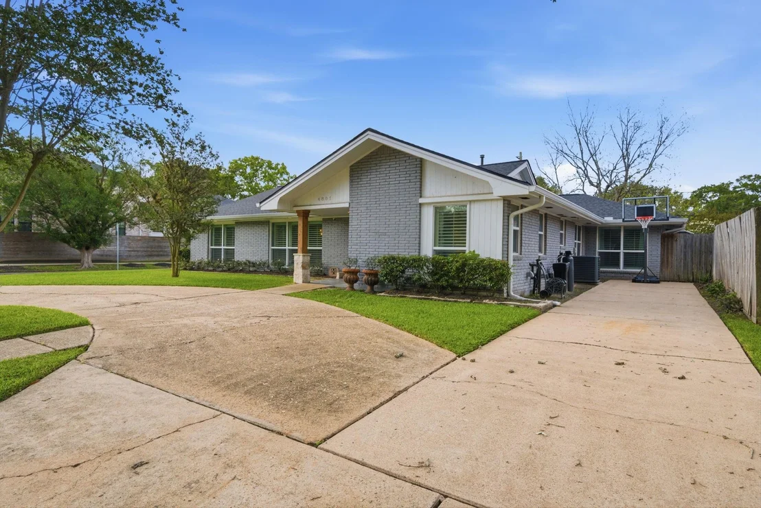 Photo of 4801 Willowbend Boulevard