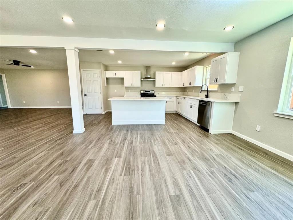 Photo of 6814 Sandy Oaks Drive