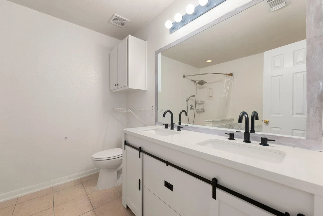 Photo of 17739 Barton Point Lane