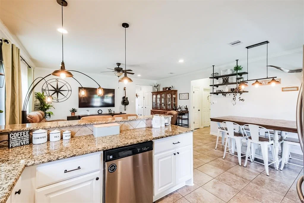 Photo of 5947 Mockingbird Lane