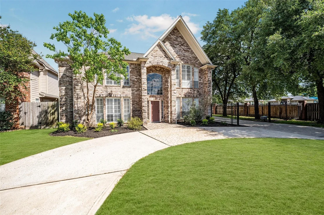 Photo of 8002 Royal Crest Court