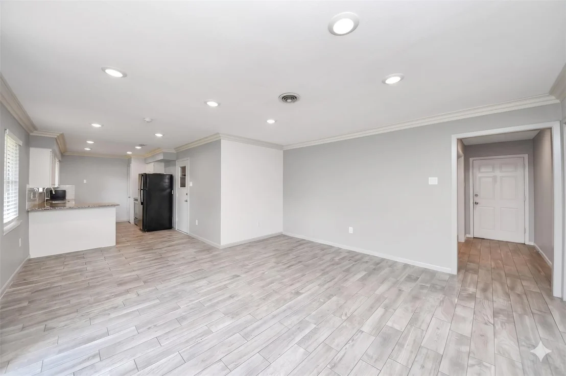 Photo of 5815 Effingham Drive