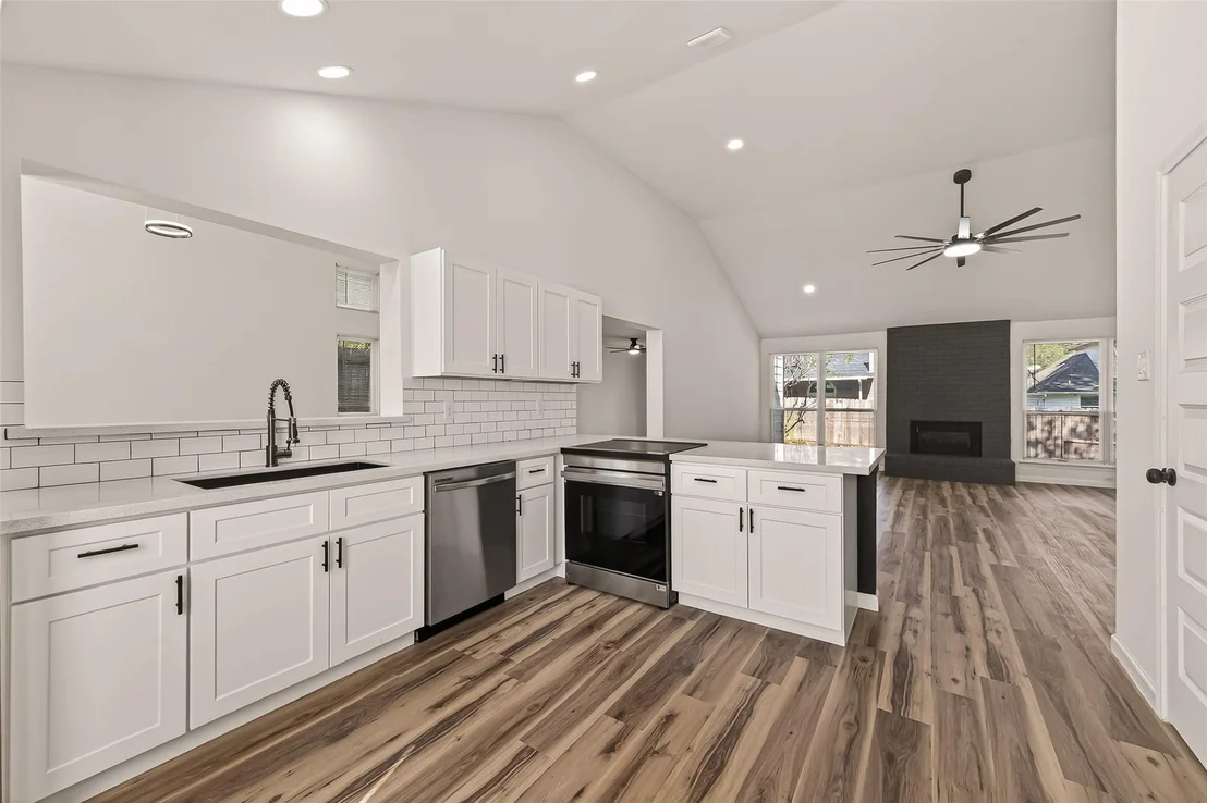 Photo of 2915 Whispering Springs Dr