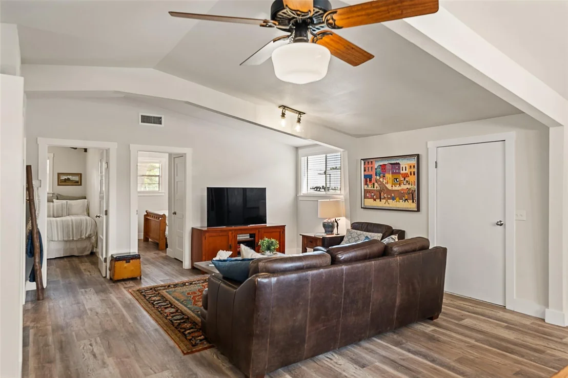 Photo of 1402 County Road 243