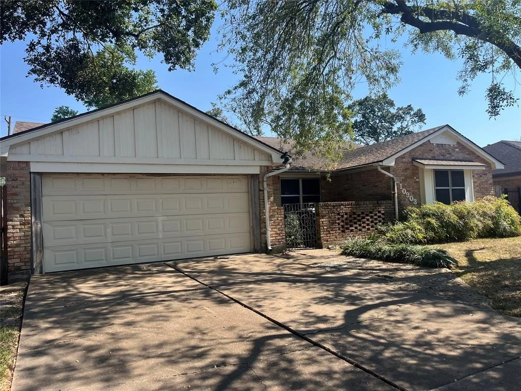 Photo of 10903 Dunlap Street