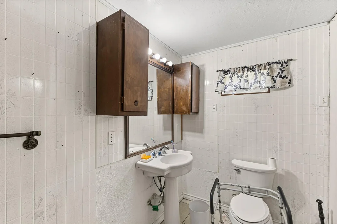 Photo of 211 Crescent Drive