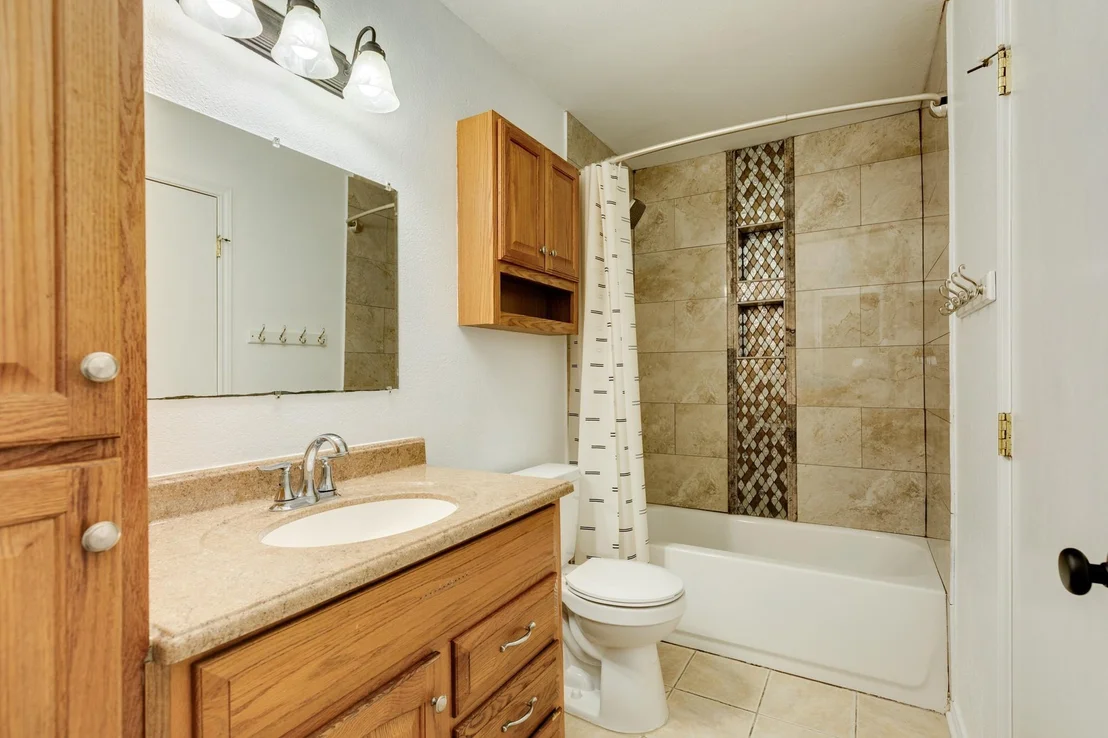 Photo of 108 Avenue E