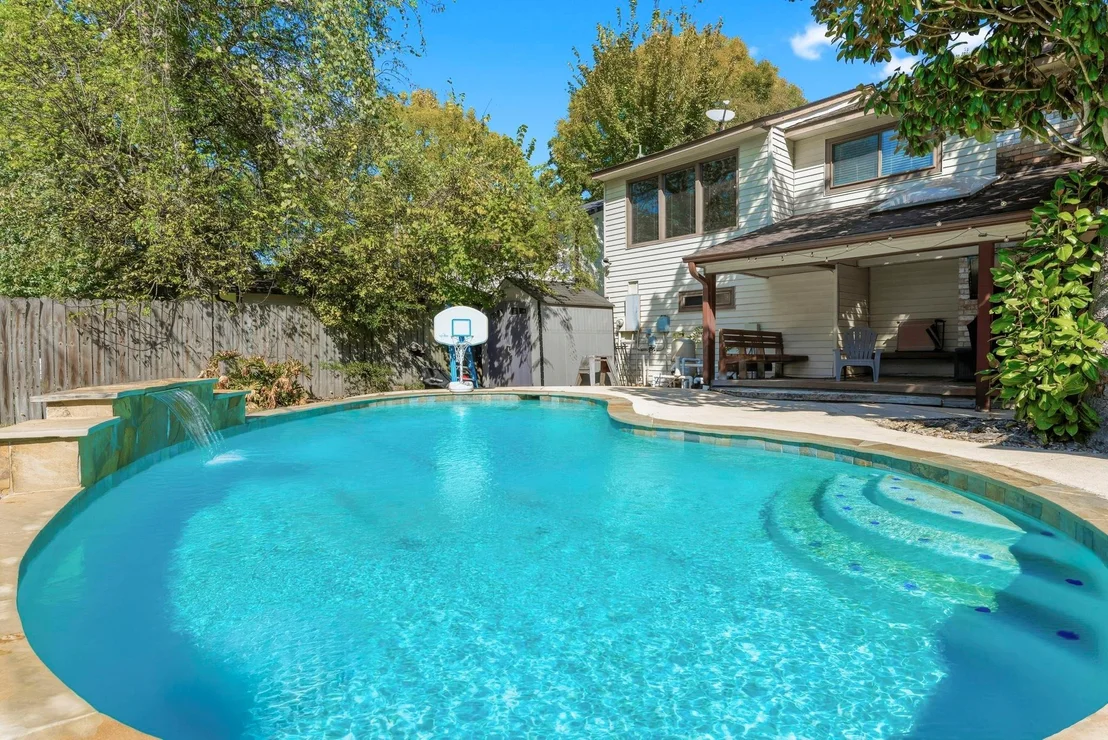 Photo of 17603 Loring Lane