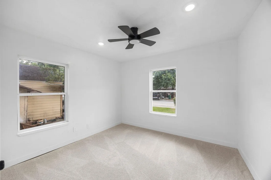 Photo of 905 Elm Avenue