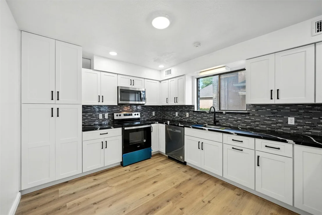 Photo of 1046 Lake View Drive