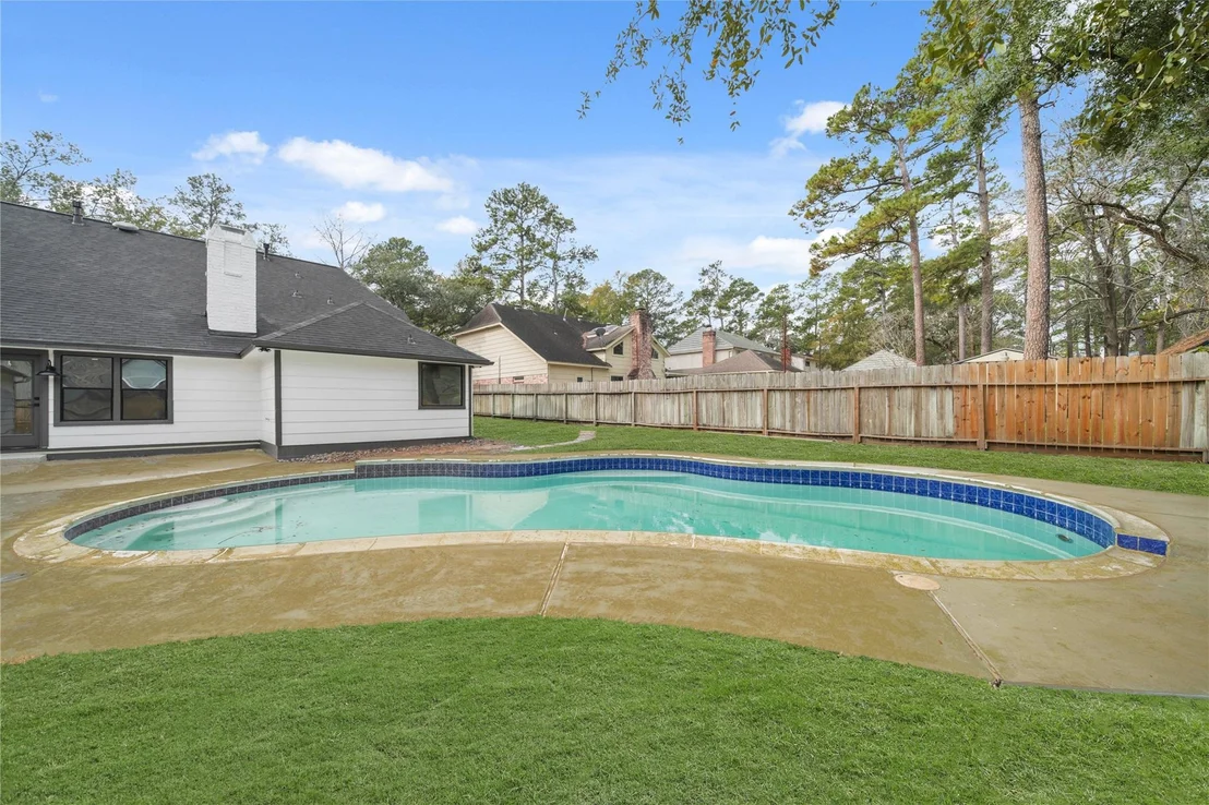 Photo of 6102 Knollview Drive