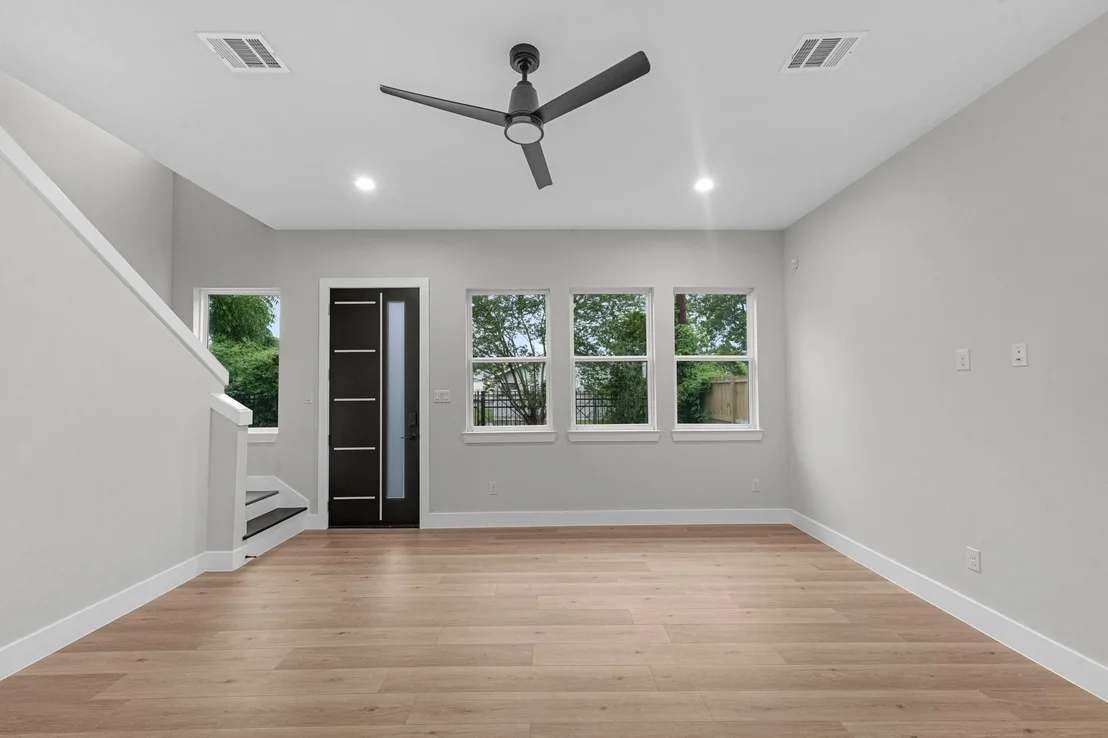 Photo of 2347 Knoblock