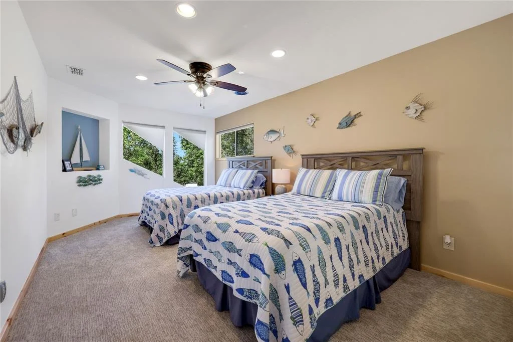 Photo of 120 Lake Oaks Boulevard