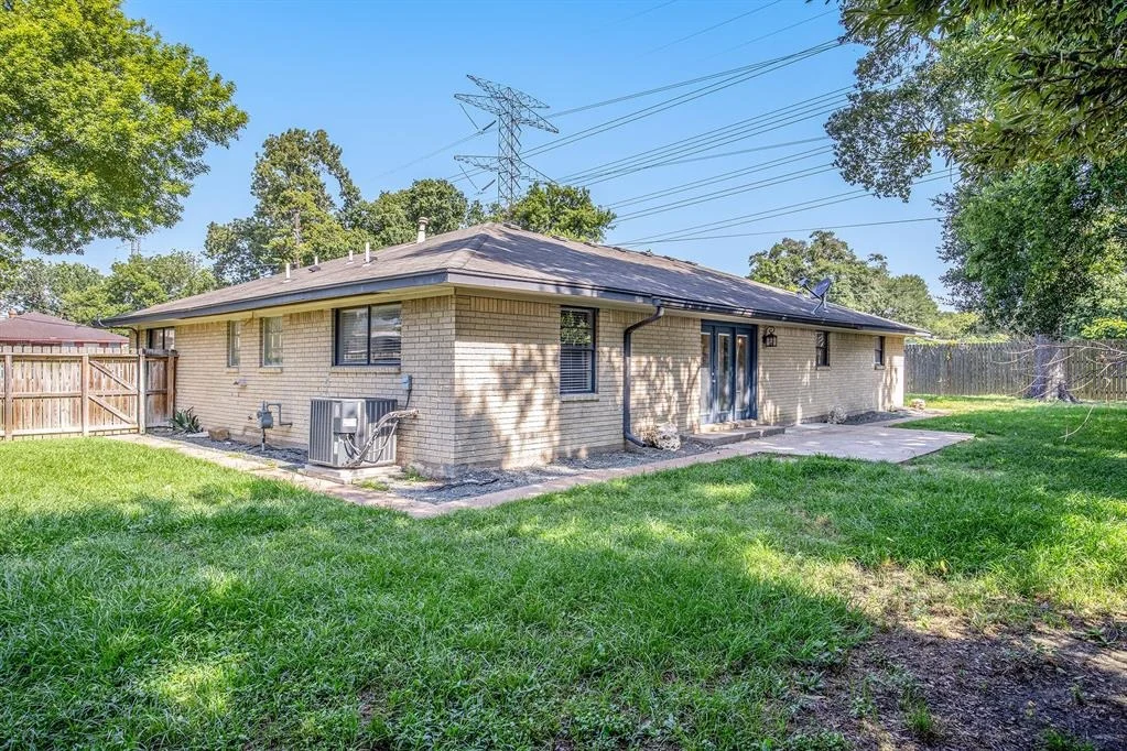 Photo of 2922 Helberg Road