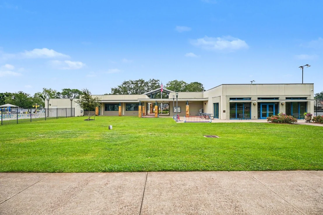 Photo of 1623 Lake Bluff Drive