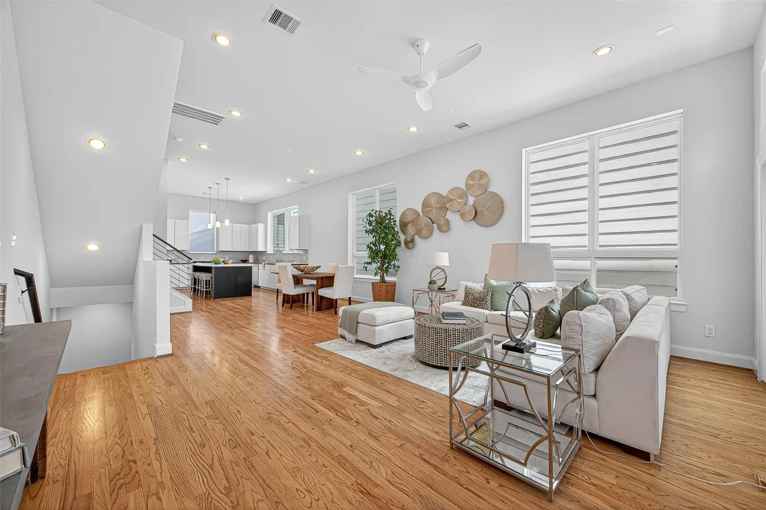 Photo of Unit B at 1205 Jackson Boulevard