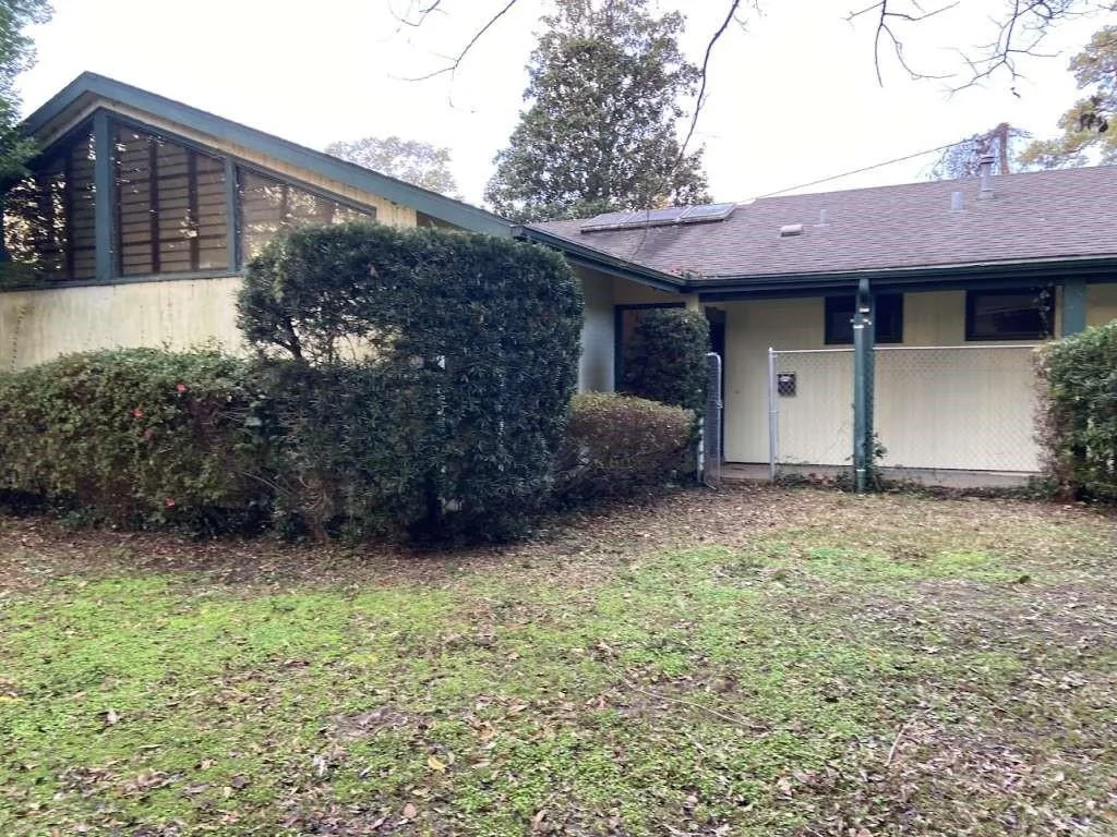 Photo of 3755 Long Avenue