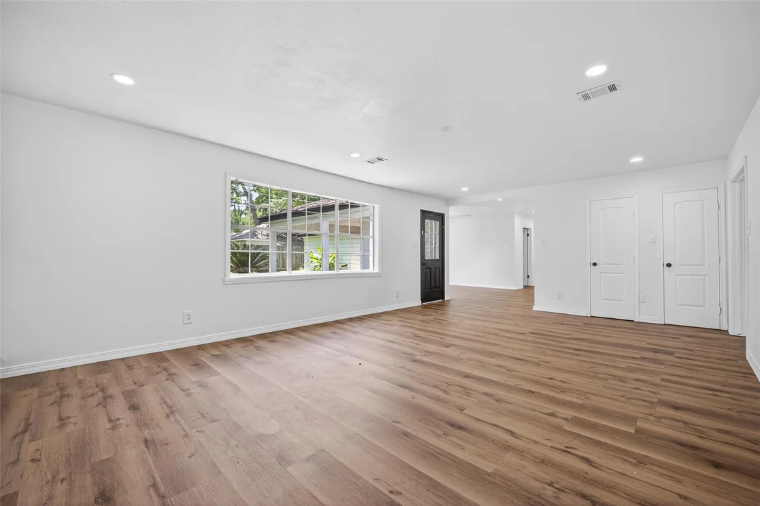 Photo of 1123 Suwanee Lane