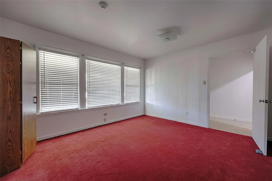 Photo of 122 Ave E