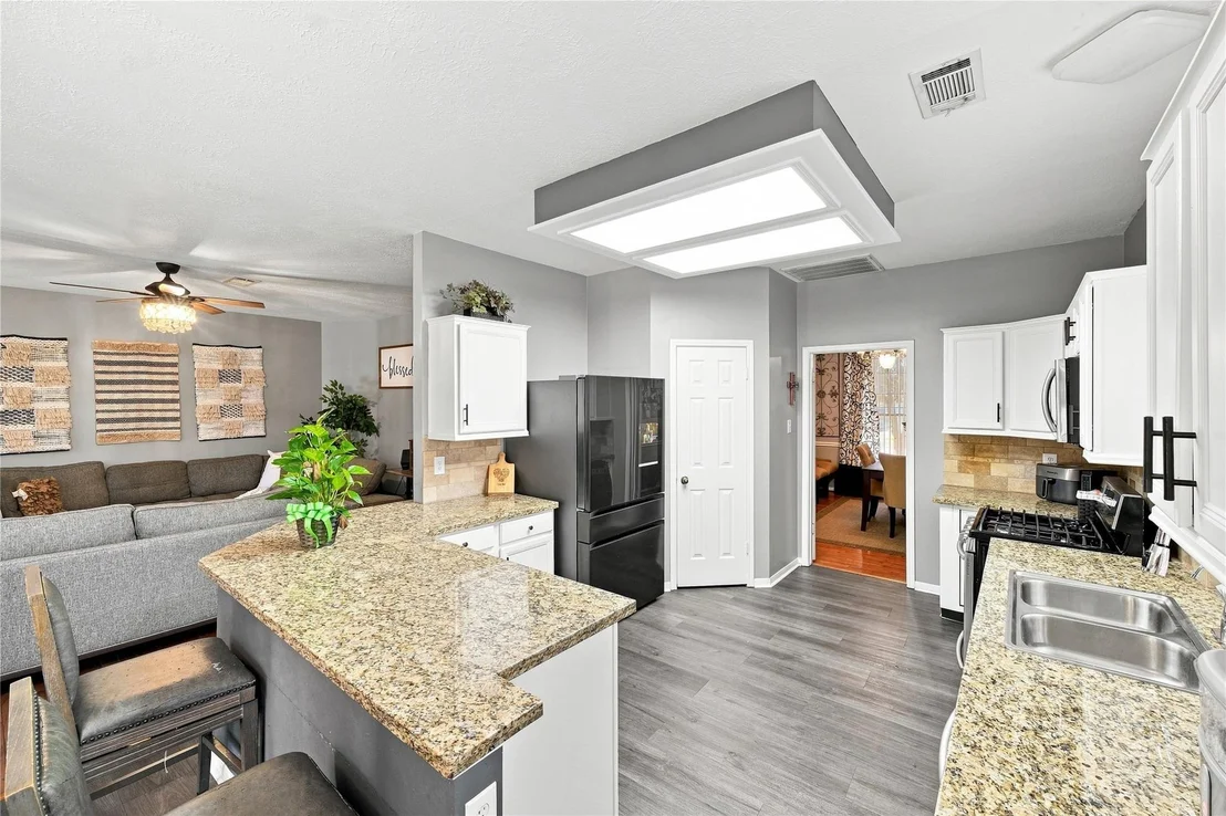 Photo of 10827 Oak Acres Drive