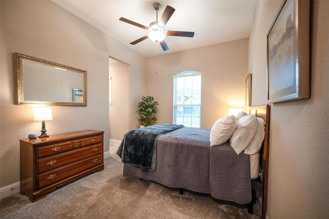 Photo of 915 Falcon Hollow Lane