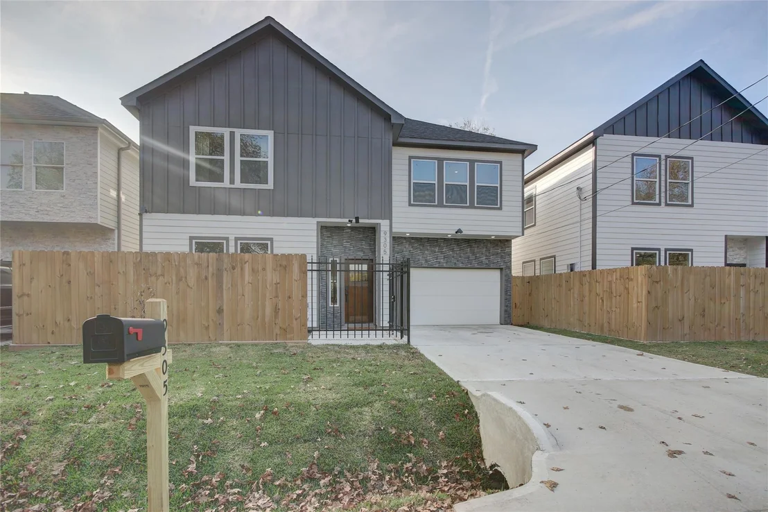 Photo of 9305 Tower Street