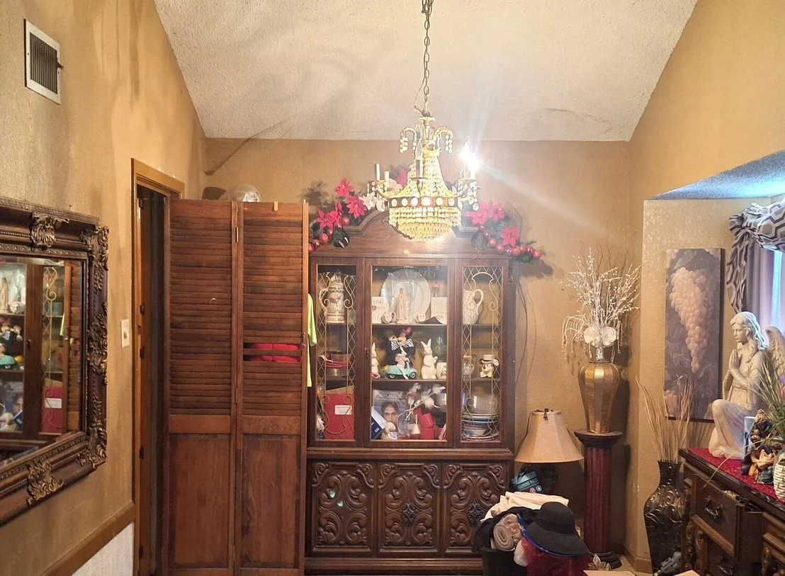 Photo of 1502 Hemlock Drive