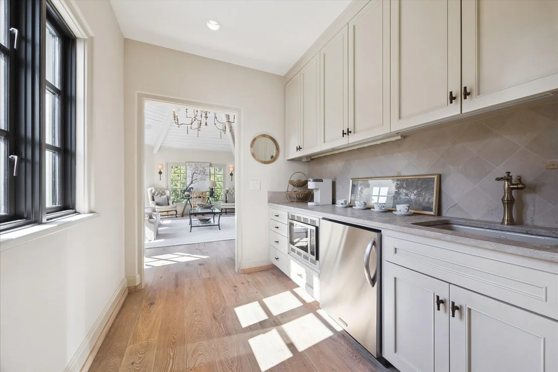 Photo of 5555 Cranbrook Road