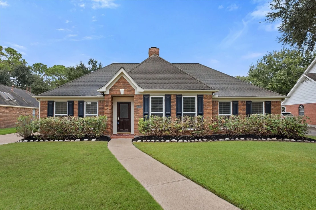 Photo of 2022 Hillside Oak Lane