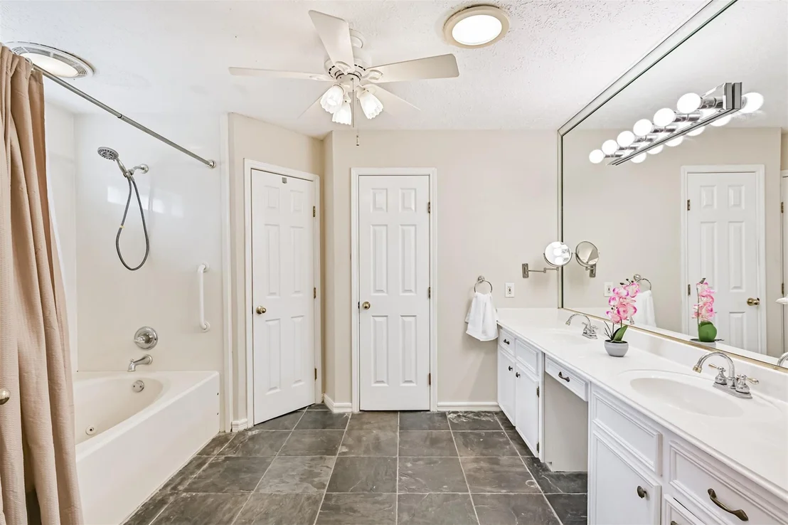 Photo of 910 Evergreen Drive