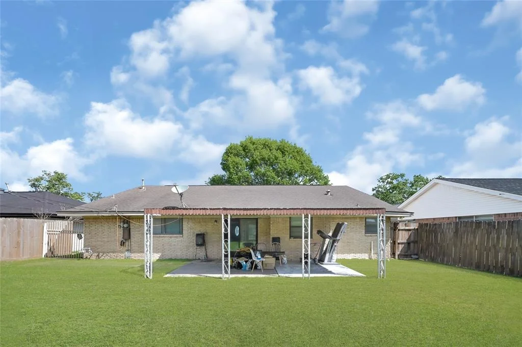Photo of 4812 Honeysuckle Lane