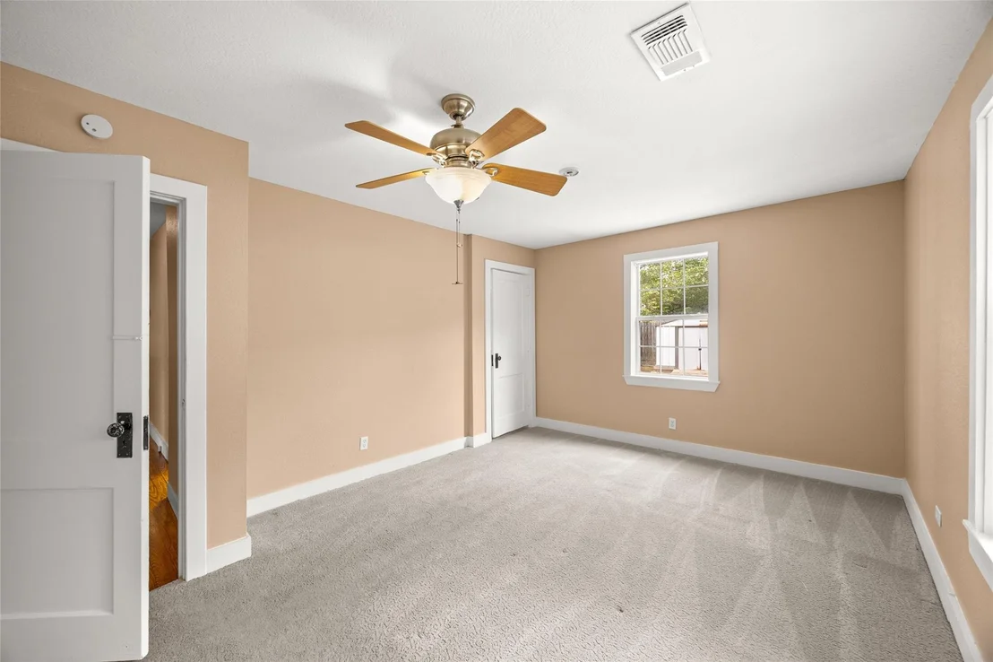 Photo of 906 W First Street