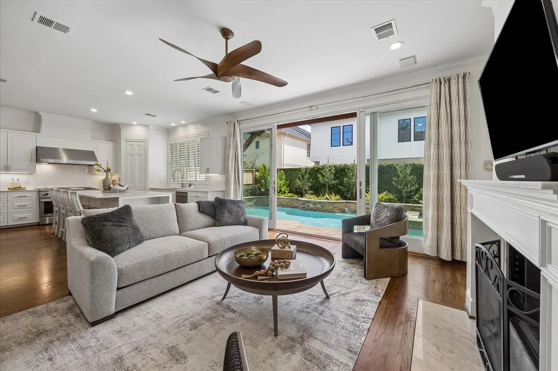 Photo of 4111 Sunset Boulevard