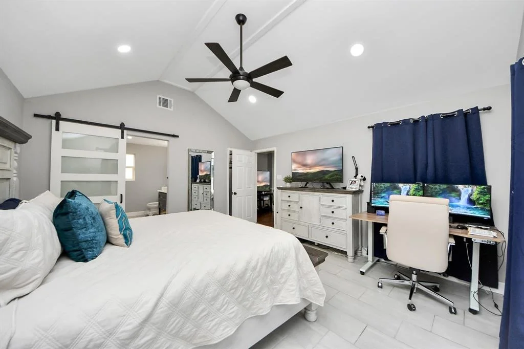 Photo of 2014 Forest Oaks Drive