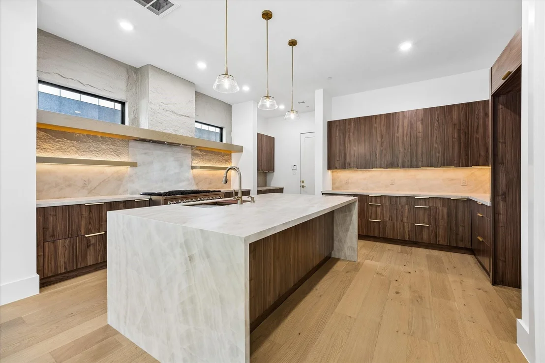 Photo of 4537 Larch Lane