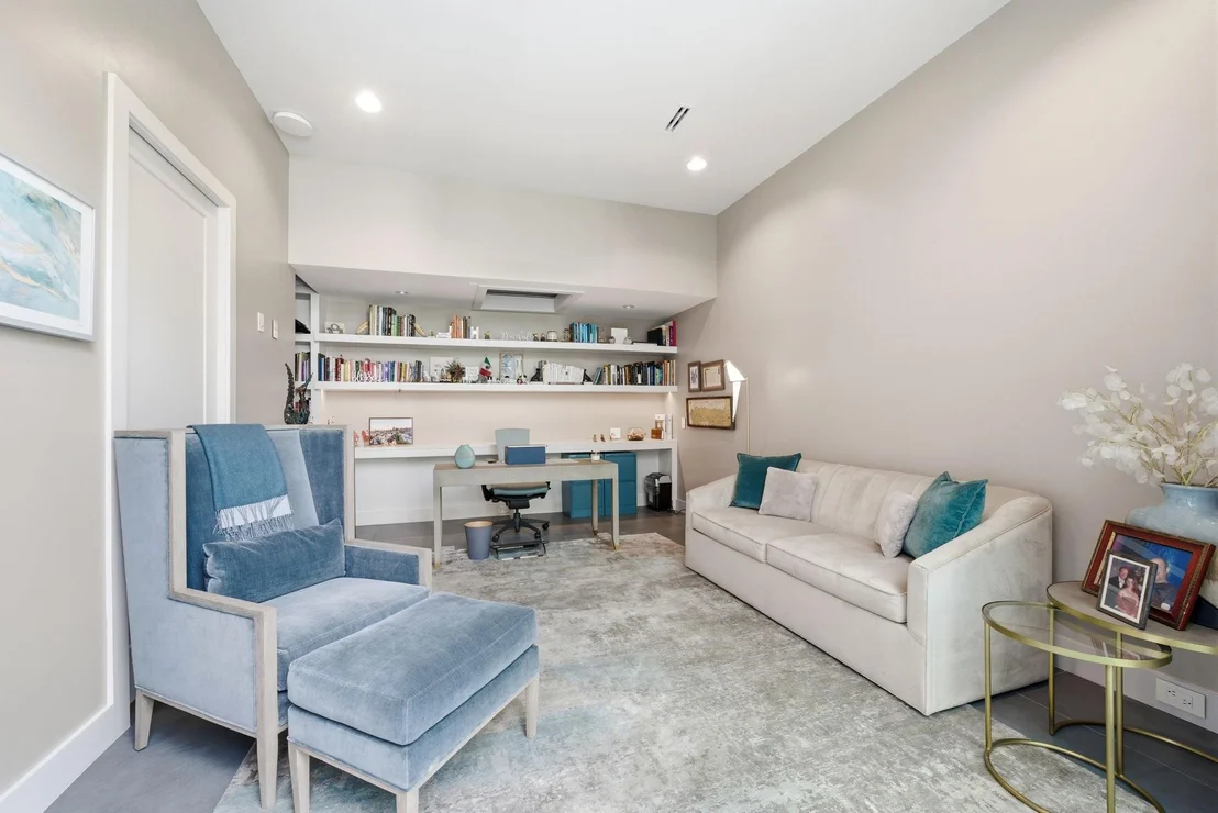Photo of 4211 Markham Street