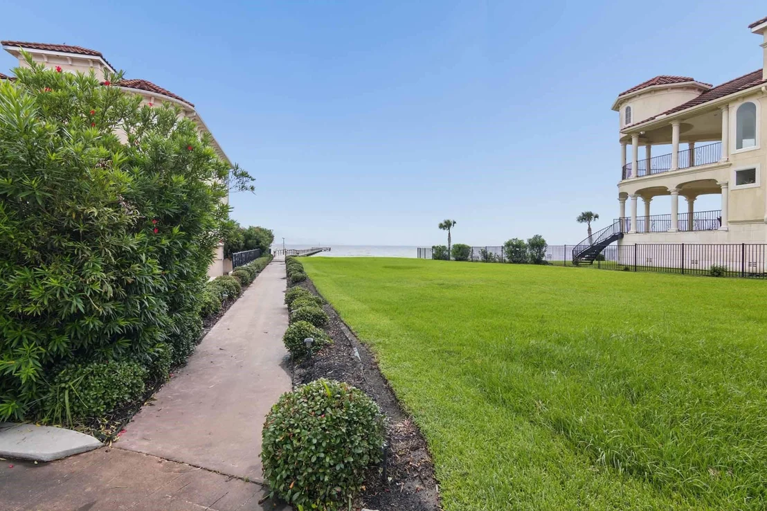 Photo of 537 Villa Drive