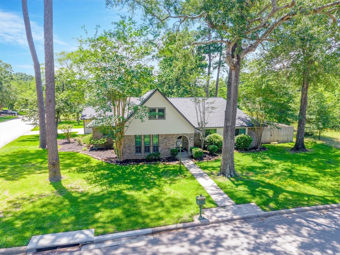Photo of 826 N Rivershire Drive