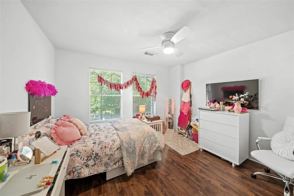 Photo of 147 S Evangeline Oaks Circle