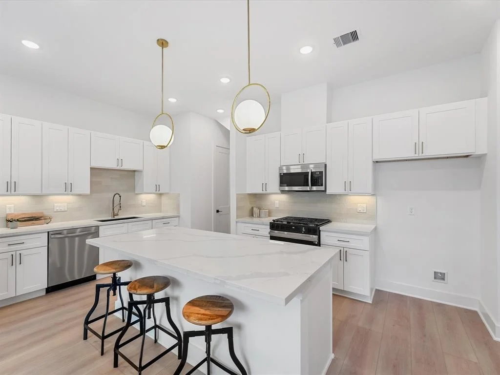 Photo of 5016 Golden Forest Drive