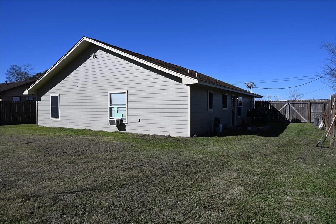 Photo of 1220 Fairground Ln