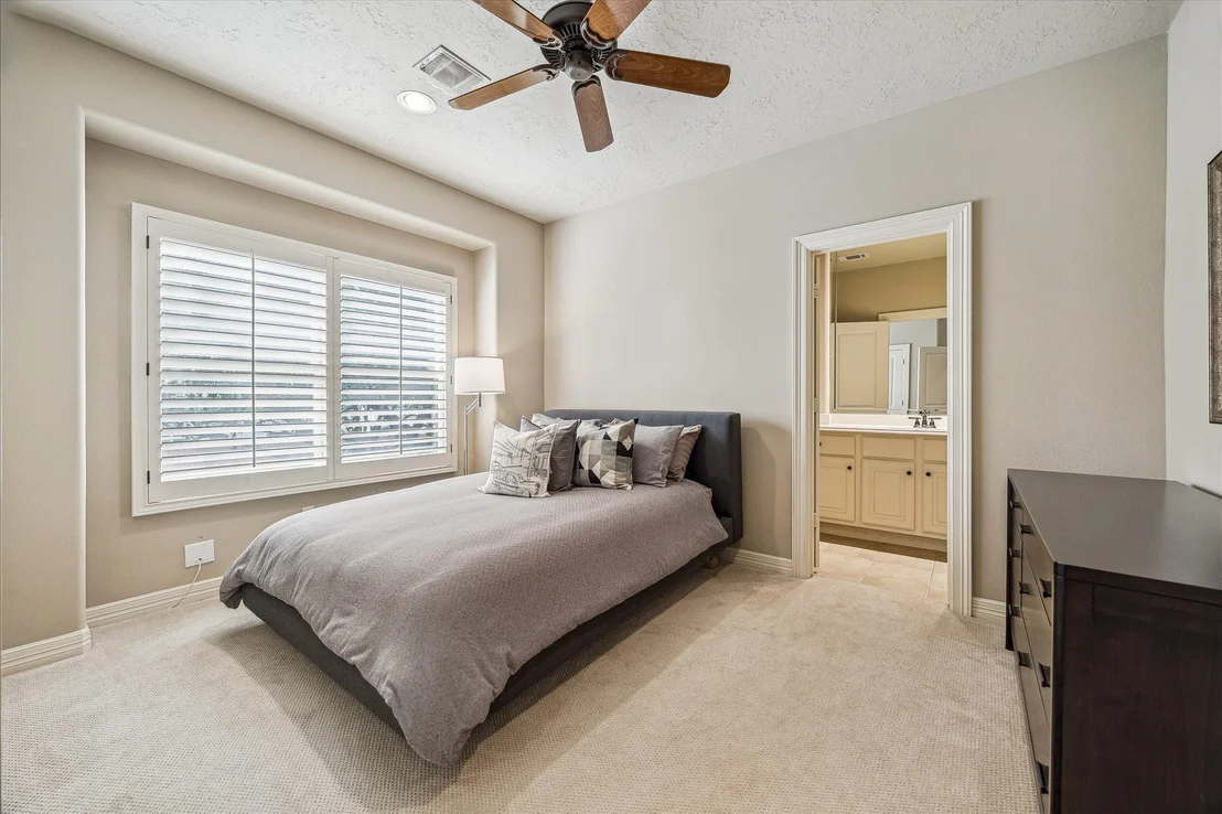 Photo of 2626 Stuart Manor