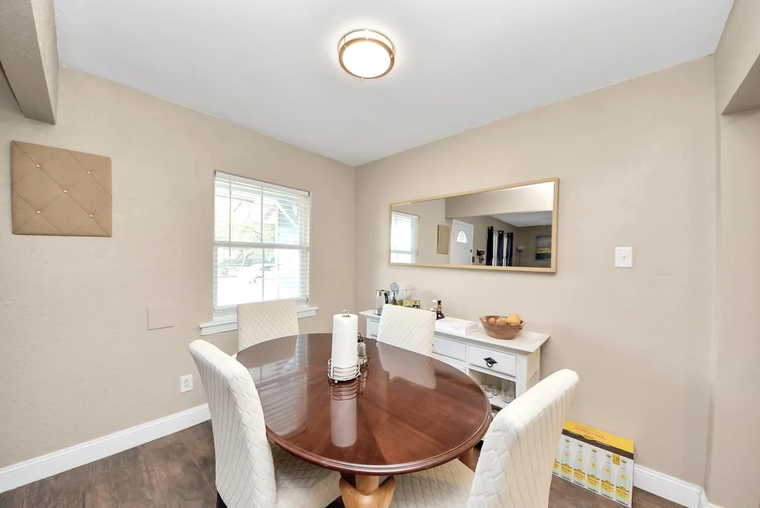 Photo of 904 Sunset Dr Drive