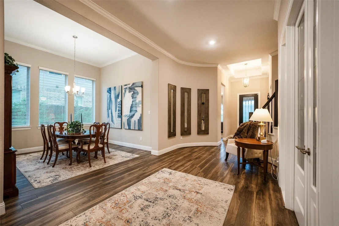 Photo of 915 Falcon Hollow Lane