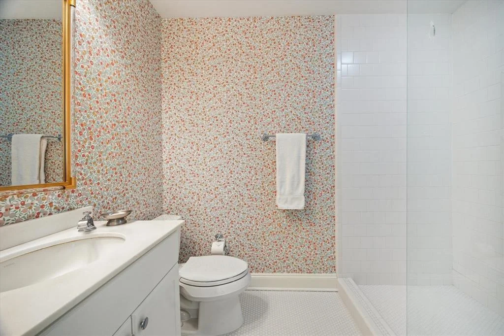 Photo of 2411 River Oaks Boulevard