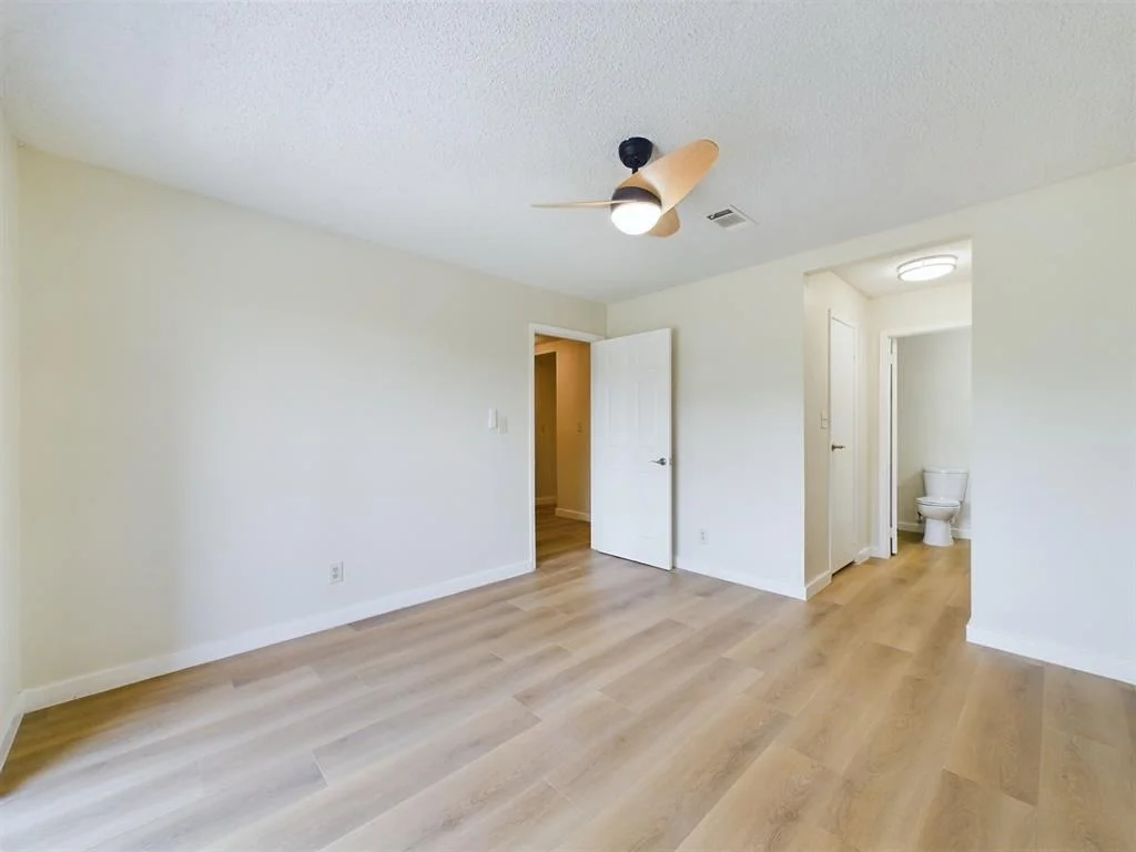 Photo of Unit 13A at 2501 Gulf Freeway