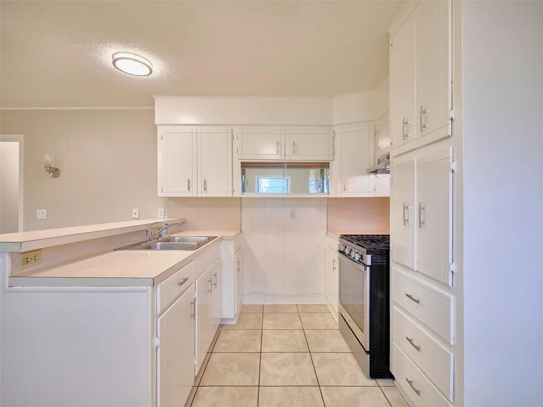 Photo of 3002 Lamar Circle