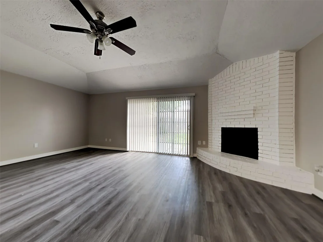 Photo of 15227 Dunstable Lane