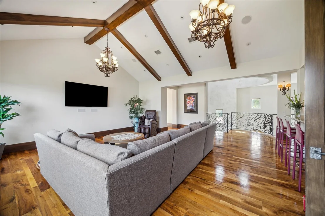 Photo of 322 Crestwood Drive